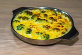 Stewed broccoli with diferent types of 
cheese 400 gr.
